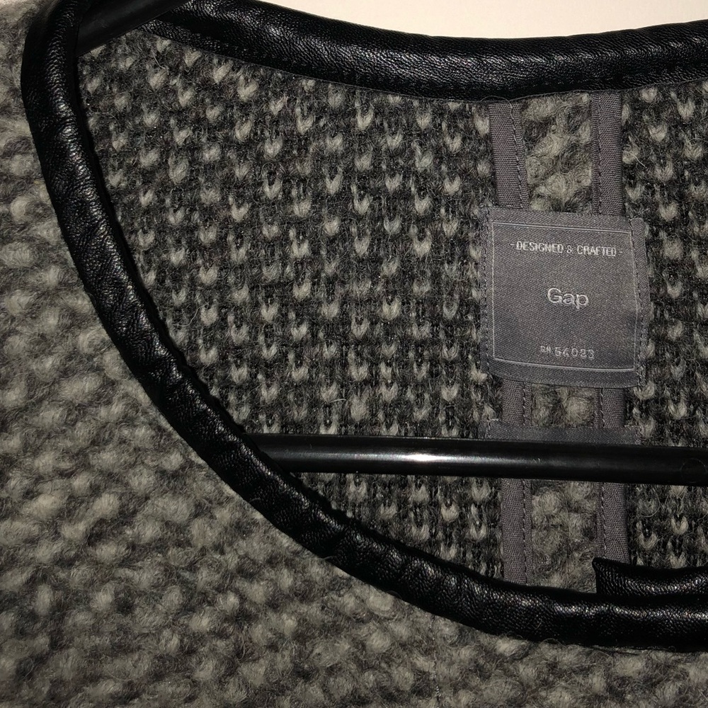 Classy Jacket- Gap - Picture 2 of 5